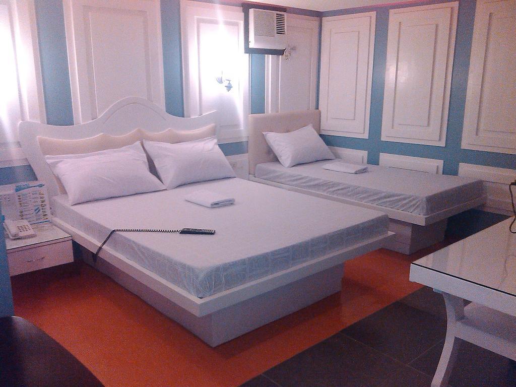 Icon Hotel Manila Room photo