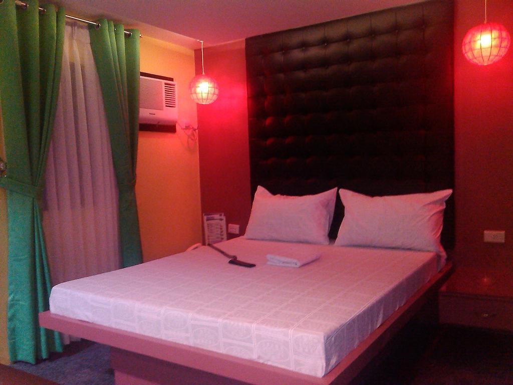 Icon Hotel Manila Room photo