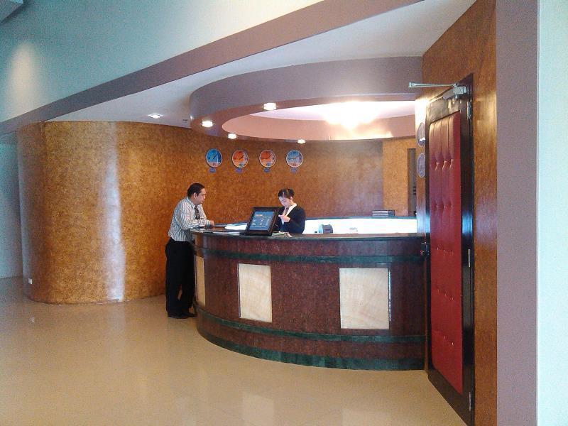 Icon Hotel Manila Exterior photo