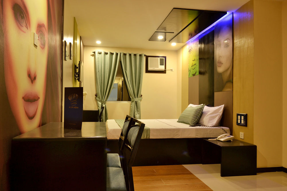 Icon Hotel Manila Exterior photo
