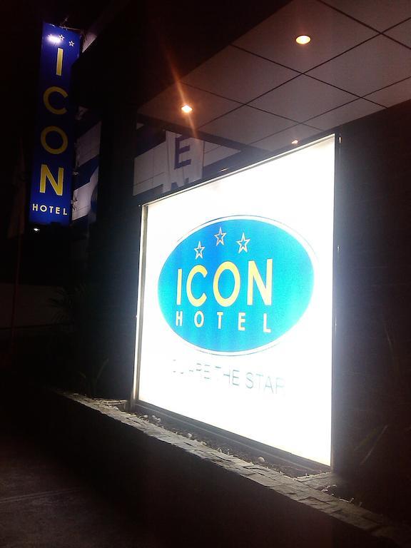 Icon Hotel Manila Exterior photo